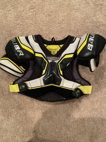 Senior Large Bauer Supreme 2s pro Shoulder Pads