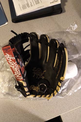 Brand New Rawlings Heart of the Hide Baseball Glove  - 11.25" - right hand throw
