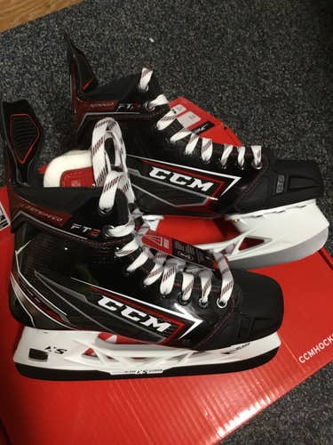 Junior CCM Regular Width  Size 5 JetSpeed FT2 Hockey Skates