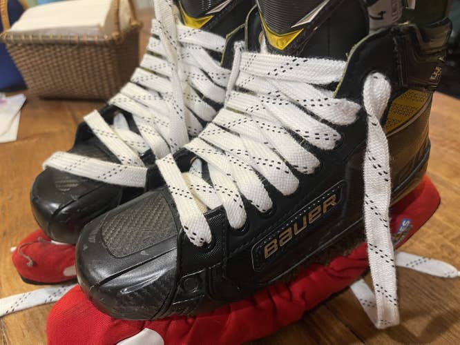 Junior Used Bauer Supreme 3S Pro Hockey Skates Regular Width Size 4