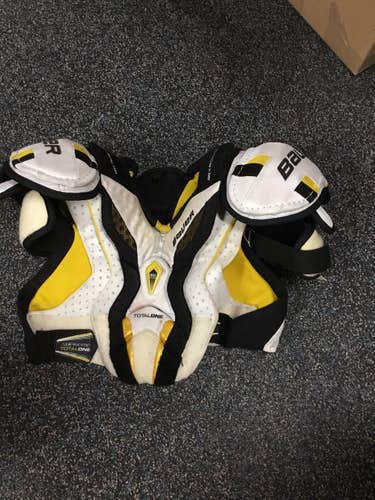 Bauer  Supreme Total One Shoulder Pads