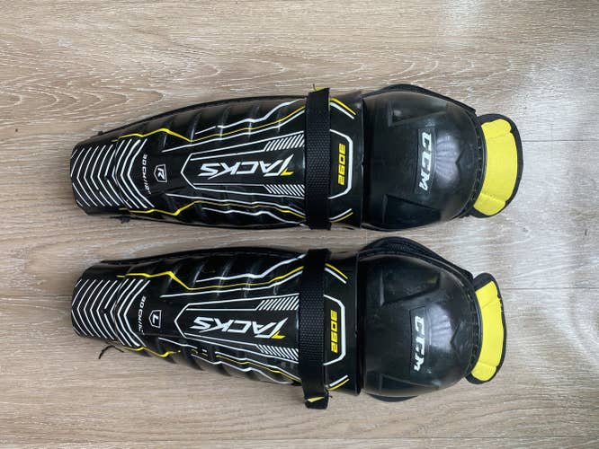 Junior CCM Tacks 3092 Shin Pads