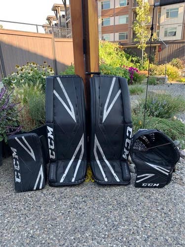 Black Used Intermediate 32" CCM Regular Premier II Pro Goalie Full Set