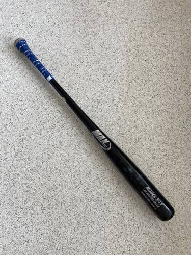 Max bat baseball bat, Aledmys Diaz game used