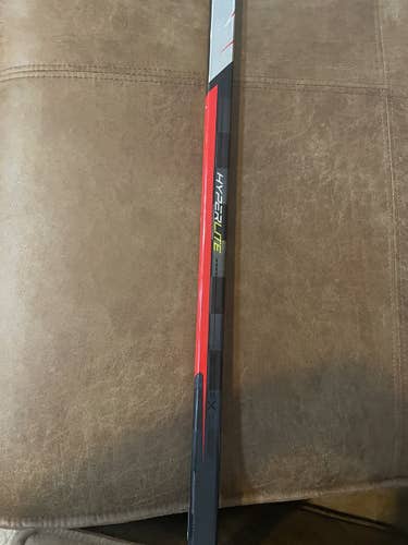 Senior Right Handed Toe Pattern Vapor Hyperlite Hockey Stick