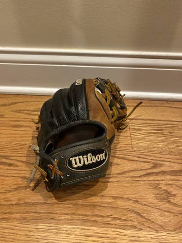 Used Wilson Right Hand Throw A2000 1786 Baseball Glove 11.25"