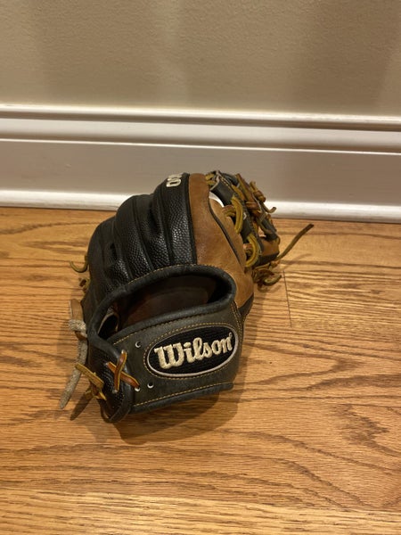 Used Wilson Right Hand Throw A2000 1786 Baseball Glove 11.25"