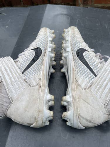 White Nike Men's Molded Cleats Mid Top Alpha Menace Pro 2 Mid