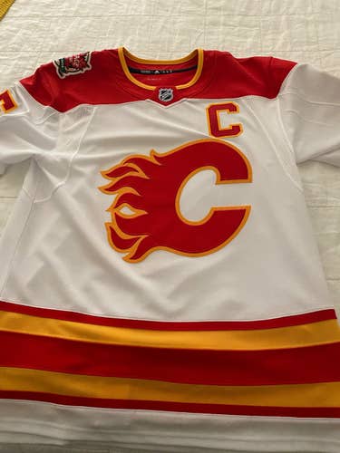 OBO Mark Giordano Flames Heritage Classic Adidas 52