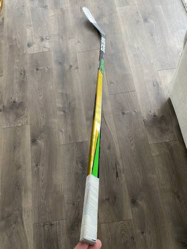 Senior Left Hand   Supreme Ultra Sonic Hockey Stick