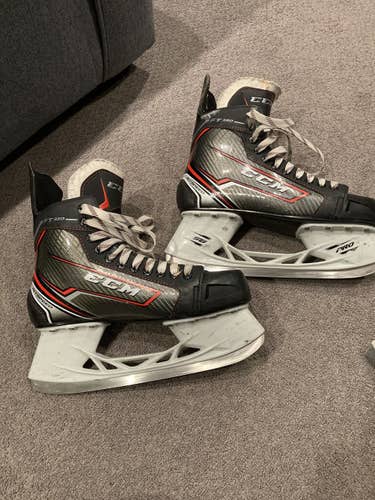 Senior CCM Regular Width  Size 9 JetSpeed FT350 Hockey Skates