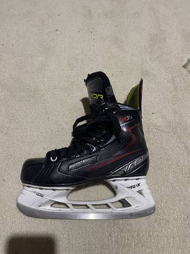 Senior Bauer Regular Width  Size 6 Vapor X2.6 Hockey Skates