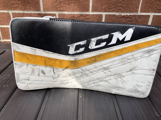 White Junior Used CCM Full Right R1.5
