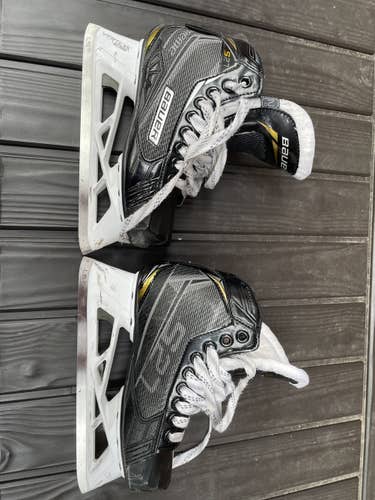 Junior Used Bauer Supreme S27 Hockey Goalie Skates Regular Width Size 2
