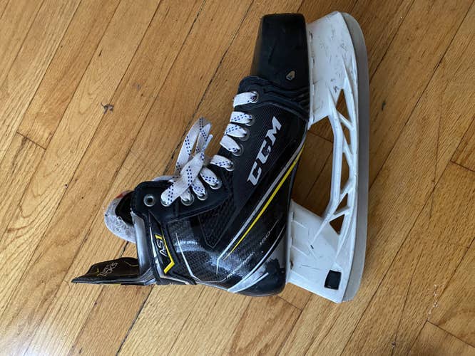 Senior CCM Pro Stock Size 8.5 Super Tacks AS1 Hockey Skates