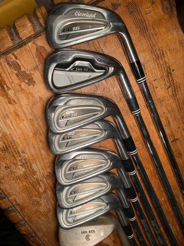 Men's Right Handed Stiff Flex Steel Shaft CG16 Satin Chrome Iron Set