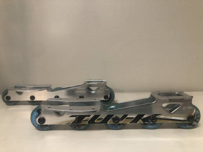 Medium Bauer TUUK In-line goalie skate chassis w/ wheels and bearings
