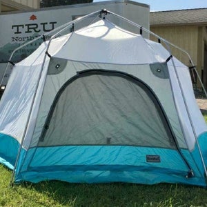 Eureka Equinox Blue/White 3-Season Size 4-Person Camping Tent