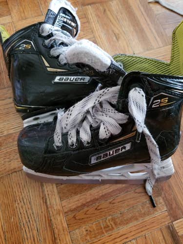 Junior Used Bauer Supreme 2S Hockey Skates Size 1