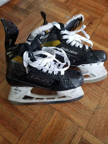 Junior Used Bauer Supreme 3S Pro Hockey Skates Size 2 with extra steels