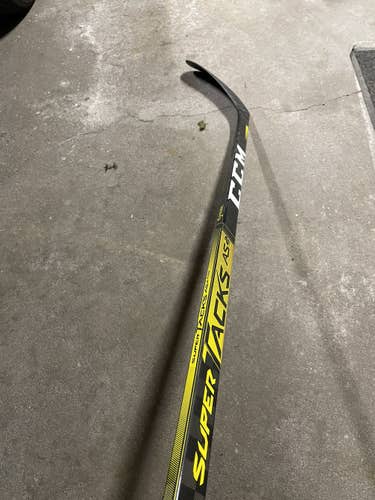 Senior Right Handed Toe Pattern  Super Tacks AS2 Pro Hockey Stick