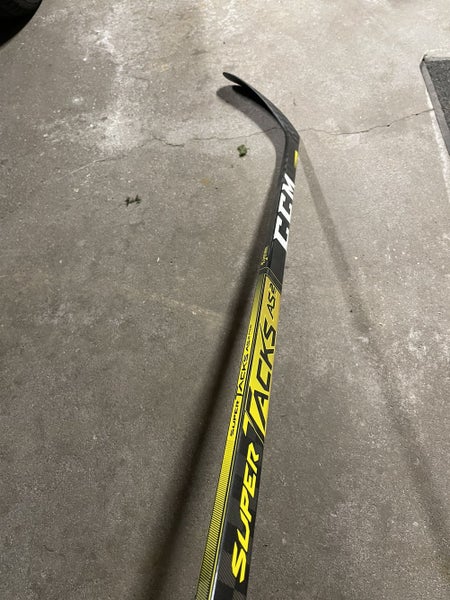 Senior Right Handed Toe Pattern Super Tacks AS2 Pro Hockey Stick