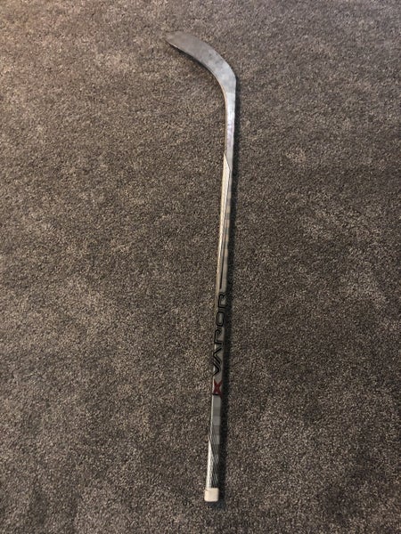 Used Junior Bauer Right Handed Vapor 1X Hockey Stick Mid Pattern