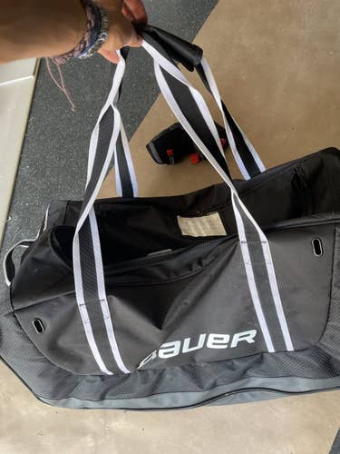 BAUER 650 Hockey Bag