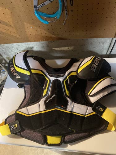 Senior Extra Large Bauer  Supreme 2s pro Shoulder Pads (BRAND NEW BOUGHT WRONG SIZE)