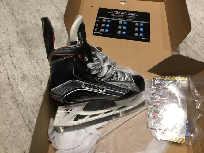 Junior New Bauer Vapor X900 Hockey Skates Regular Width Size 5