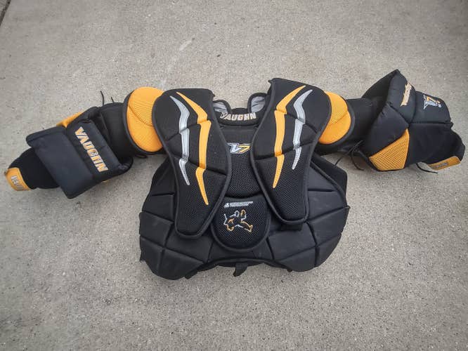 Intermediate Used XL Vaughn Velocity V7 Goalie Chest Protector