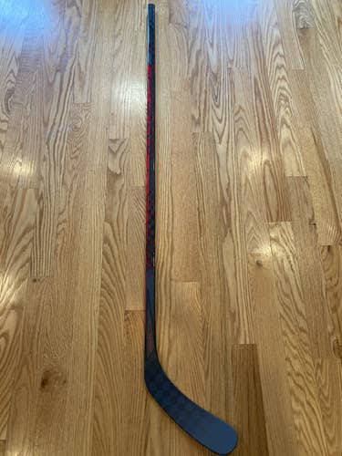 Senior Left Hand Mid Pattern  Jetspeed FT4 Pro Hockey Stick