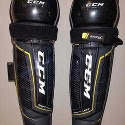 LIKE NEW 17" CCM Tacks 9080 Shin Pads