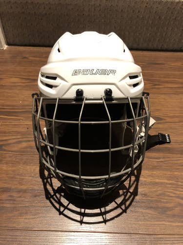 White Used Medium Bauer  Re-Akt Helmet