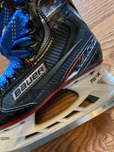 Junior Used Bauer Vapor X2.7 Hockey Skates Size 3.5