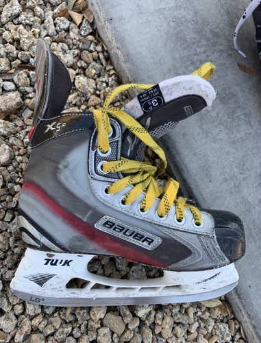 Junior Bauer Size 3.5 Vapor X5.0 Hockey Skates