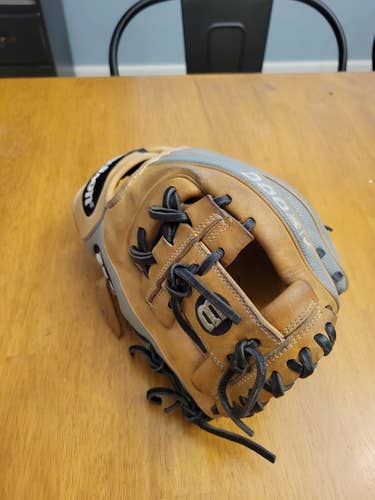 Used High School/College Wilson Right Hand Throw Infield Baseball Glove 11.25"