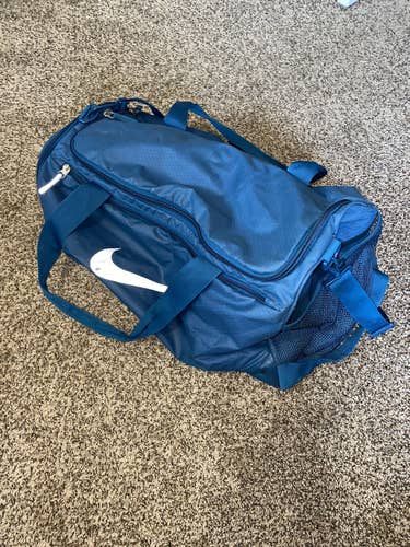 SELLING ASAP! Super Nice Nike Duffle Bag!