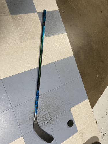 Intermediate Right Handed Toe Pattern  Nexus Geo Hockey Stick