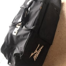 Mizuno baseball/ softball bag with wheels