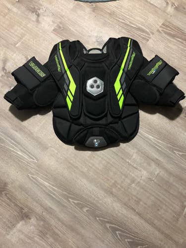 Used Youth Small/Medium Vaughn Velocity VE8 Goalie Chest Protector
