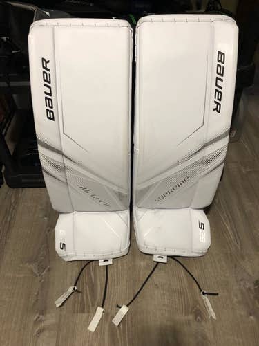 New Intermediate Small 30" +1 Bauer Supreme S29 Goalie Leg Pads