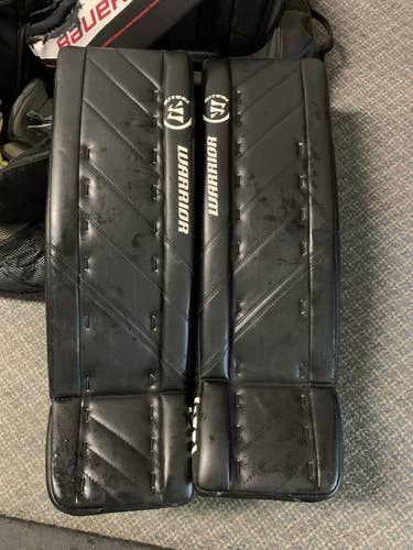 Black Used Junior 28+1" Warrior Goalie Leg Pads