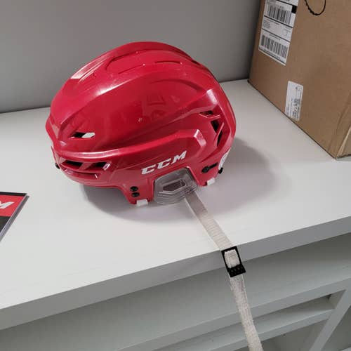 Red Used Medium CCM Tacks 310 Helmet
