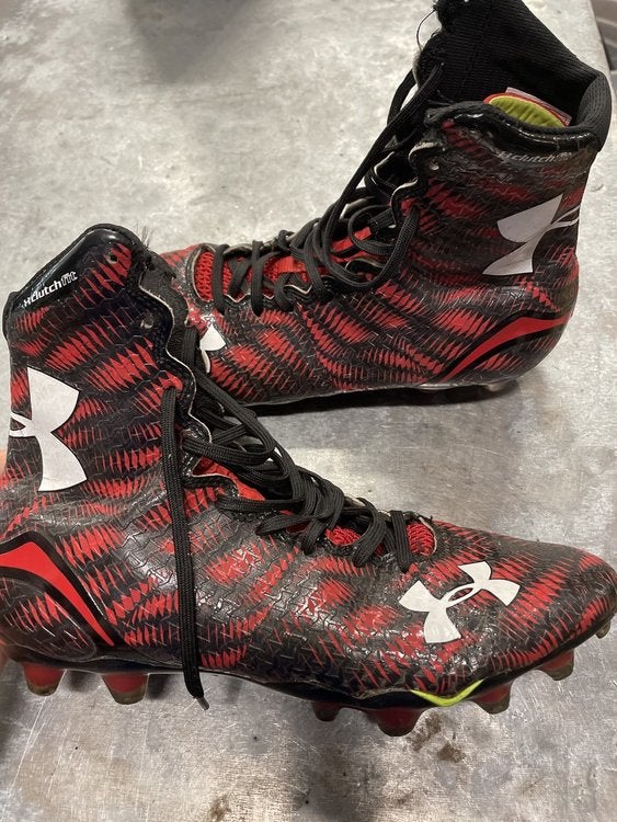 under armor highlights cleats