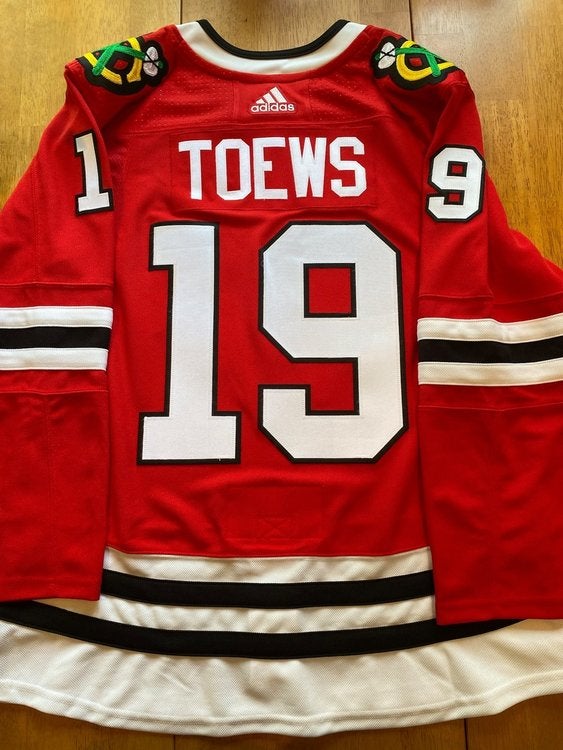 jonathan toews jersey with stanley cup patch