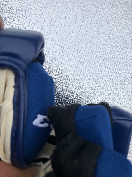 New Senior CCM HG42 Gloves 13" Pro Stock