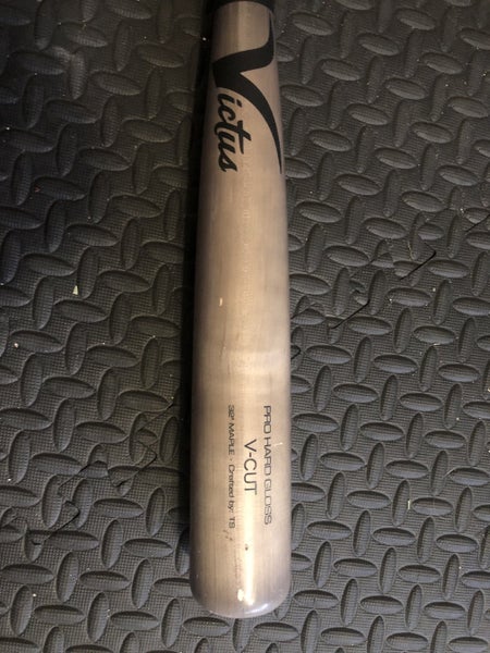 Victus Pro Gloss V Cut Maple 32”