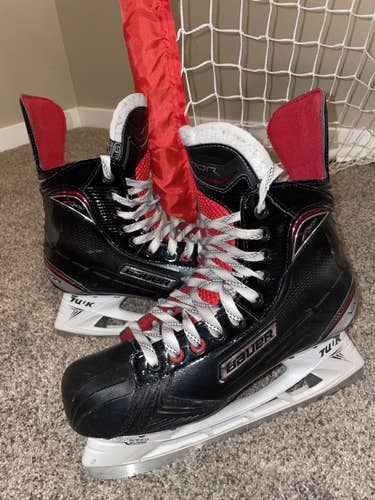 Used Senior Bauer Extra Wide Width Size 9 Vapor X600 Hockey Skates