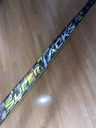 Intermediate Right Handed Toe Pattern  Super Tacks AS3 Pro Hockey Stick